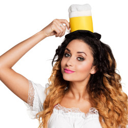 Pivný klobúk na čelenke